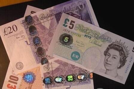 英镑兑美元跌至31年低位 继续受英国脱欧忧虑拖累