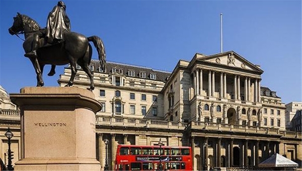 英国央行料11月降息15点;做多欧元兑英镑 - 丹斯克银行