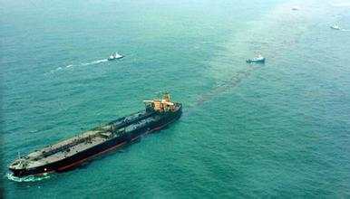 路萱：原油库存过剩忧虑不减，油价多头乏力空头压顶