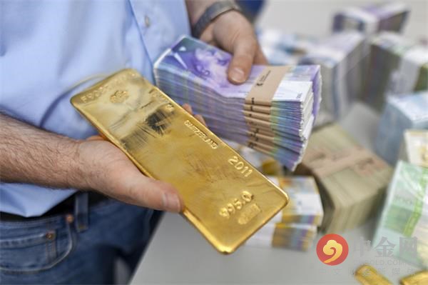 现在是抛弃股票购买黄金的时候了吗?