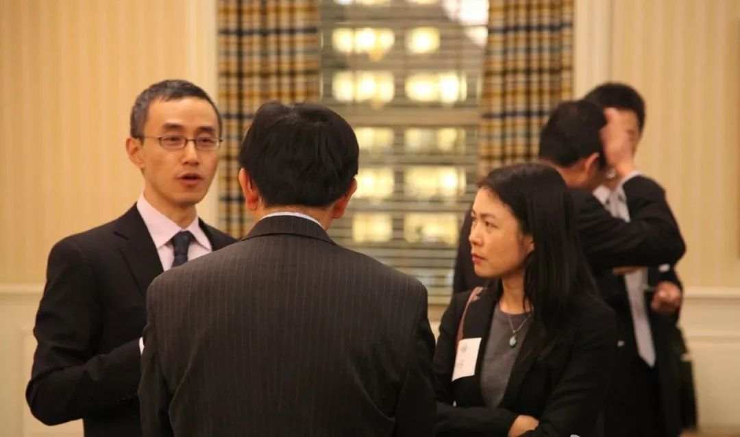 让华尔街年收入1亿美元的华人交易员告诉你如何交易