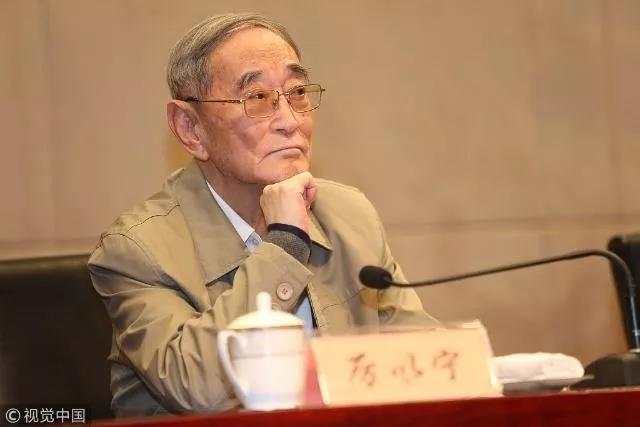 这份表彰名单大有深意，为什么霍英东入选李嘉诚没有，厉以宁上了吴敬琏下了，为什么任正非不在名单？