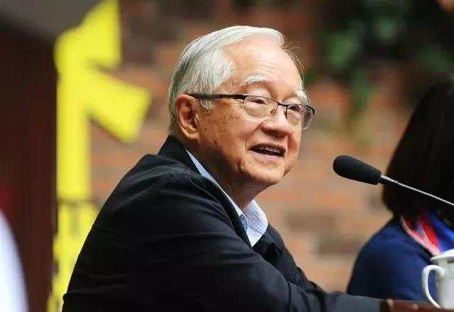 这份表彰名单大有深意，为什么霍英东入选李嘉诚没有，厉以宁上了吴敬琏下了，为什么任正非不在名单？