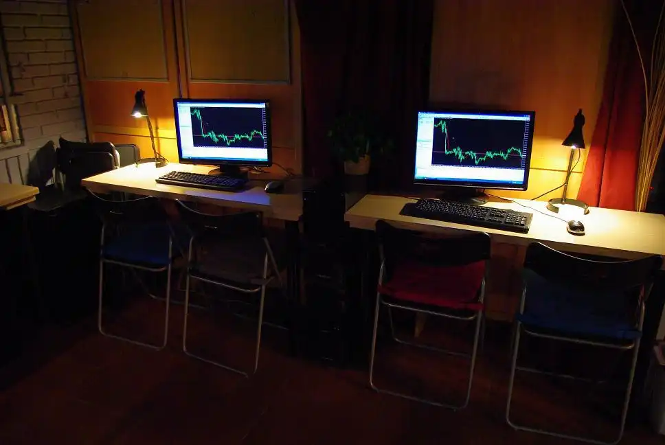 feed image