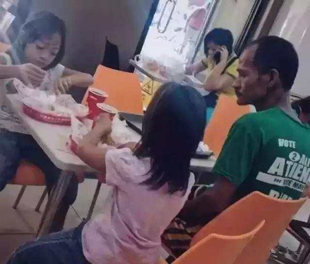 27张一丝不挂的人性照片，直击心灵！ 你会流泪