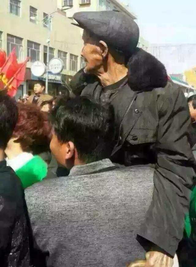 27张一丝不挂的人性照片，直击心灵！ 你会流泪