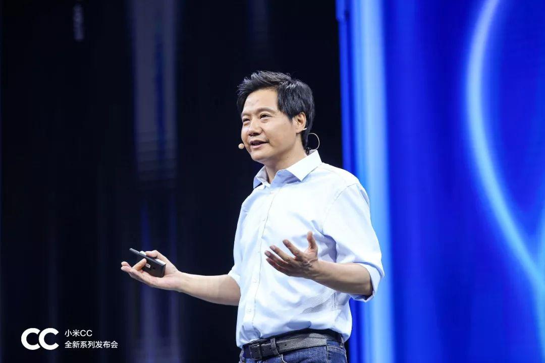 手机与智能硬件：苹果蓄势，华为艰难，小米出击｜2020 展望