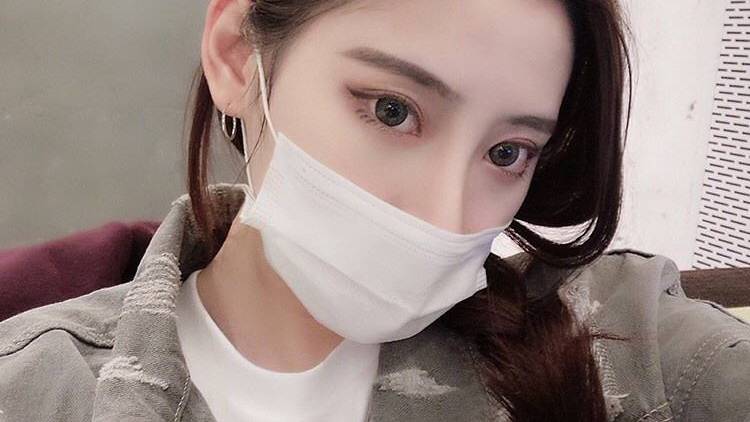 戴着口罩交易黄金、原油、股票的日子
