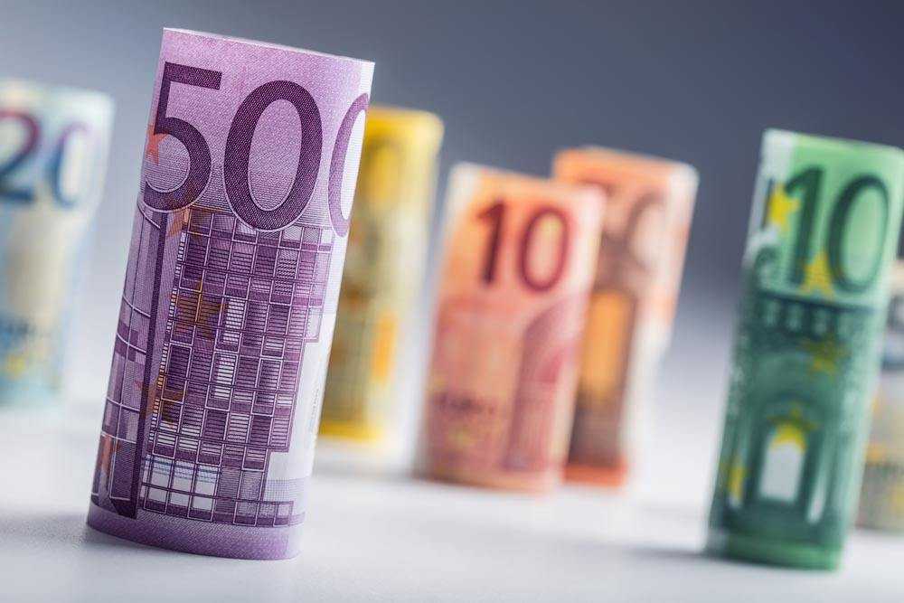 Overtaking on a Bend in Trading