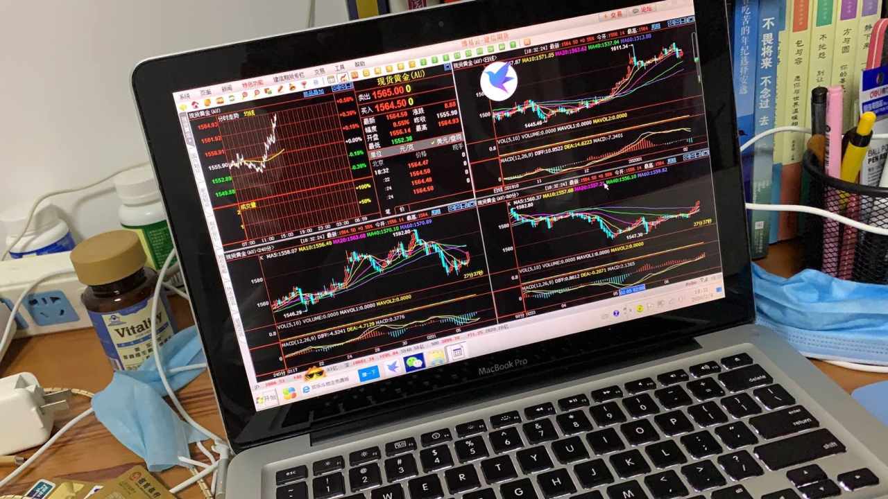 feed image