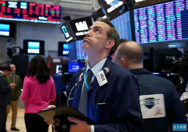 美股又双叒叕崩了！美国疫情爆发风险低？投资者可不信