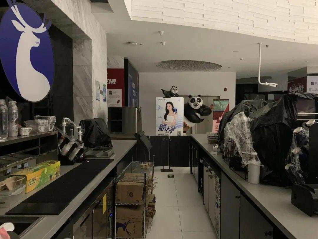 走访30家瑞幸门店:有的爆单有的闭店,顾客只关心优惠券