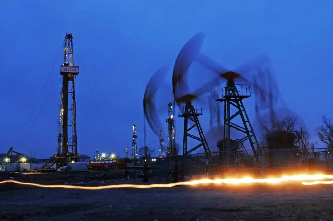 俄罗斯拟减产160万桶/日,市场对OPEC+会议预期升温,美油跳涨近6%