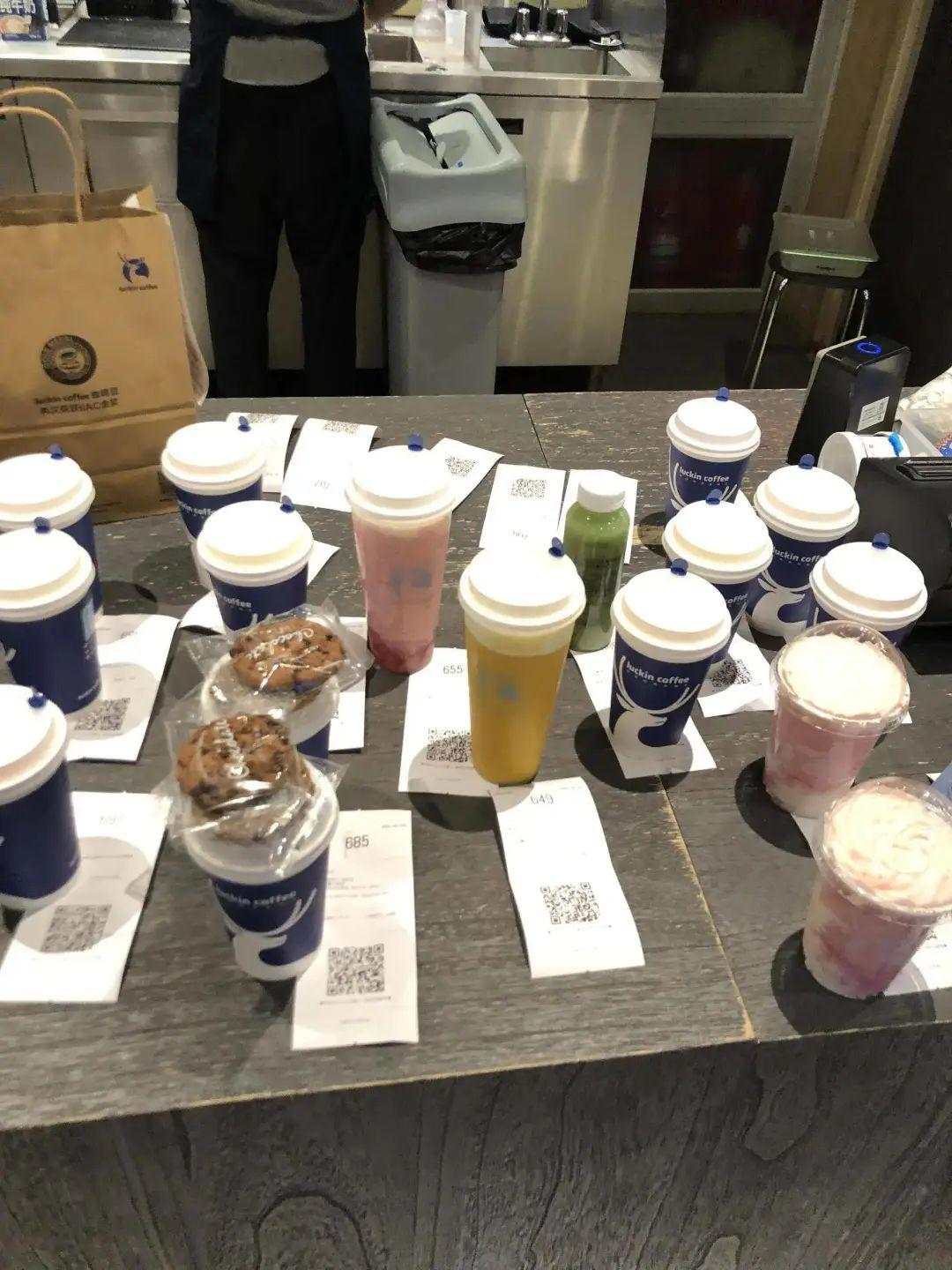 走访30家瑞幸门店:有的爆单有的闭店,顾客只关心优惠券