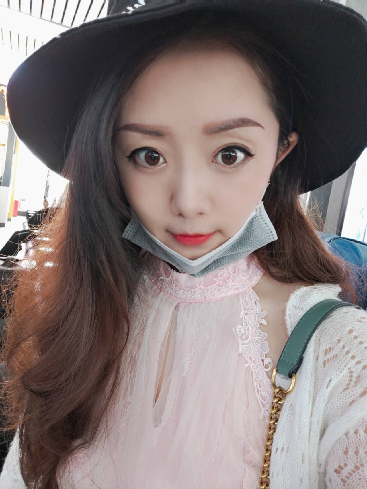 feed image