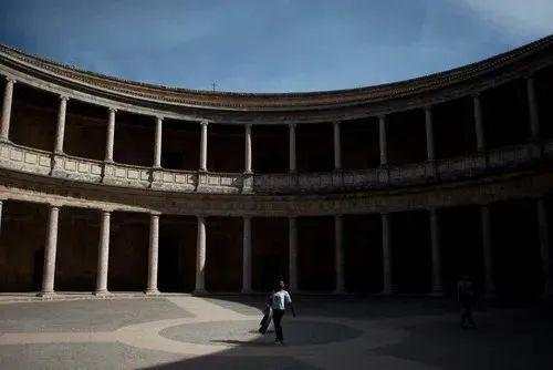 净利润暴跌96%！7成门店关闭！又一全球巨头悬了。。。