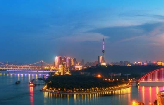 白灵雁：5.19晚间黄金日暮途穷，原油多头步履蹒跚