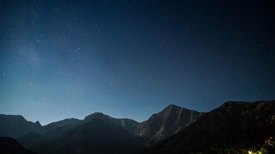 白灵雁：5.25黄金震荡偏空，原油回调做多