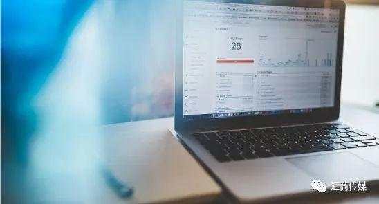 如何选择顶级外汇经纪商来赚钱？8点必看提示