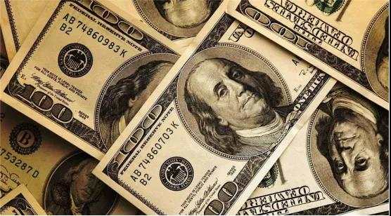 Why does the USD  Perform well in risks?