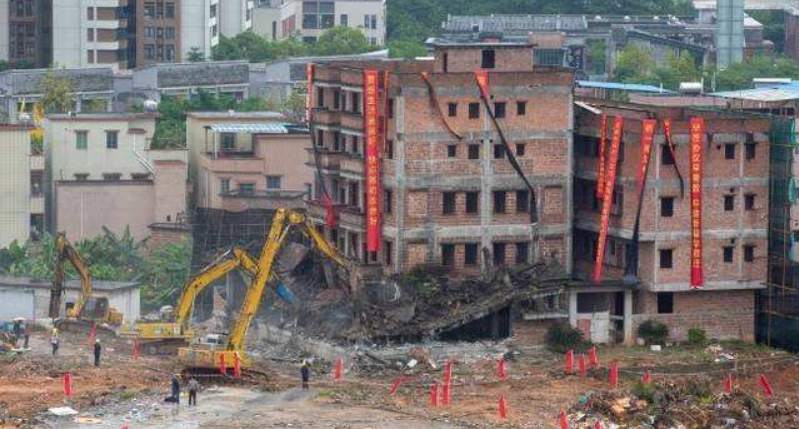 一年过半，208家房企破产，黄金注意关键压力