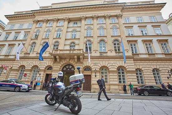 美俄新一轮军控对话在维也纳举行 美国却强行拉中国“入镜”？