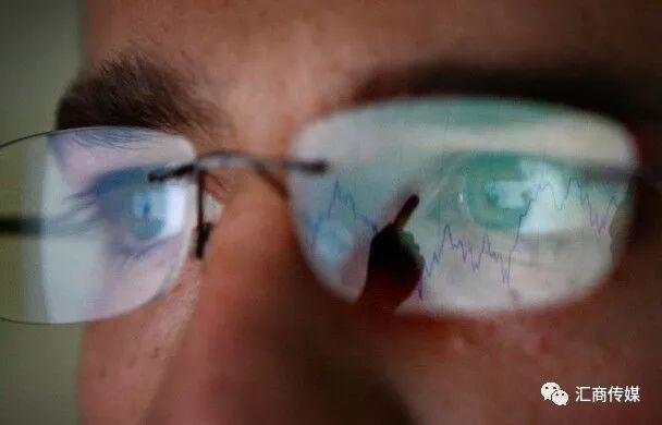 如何选择顶级外汇经纪商来赚钱？8点必看提示