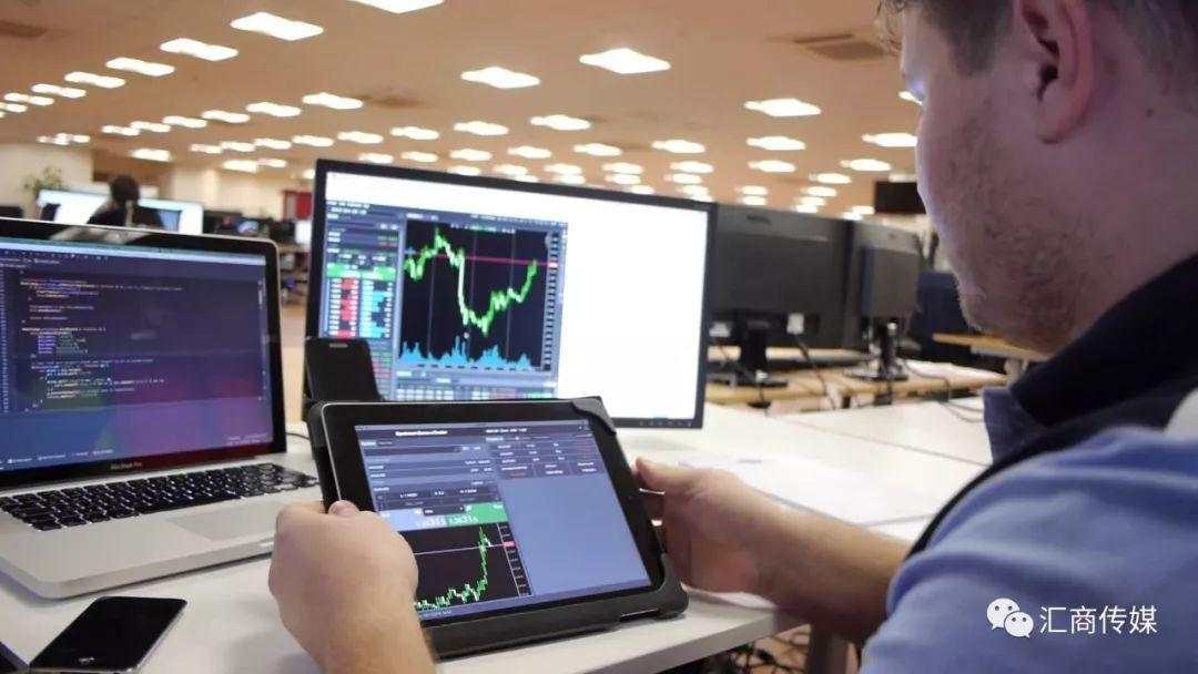 如何选择顶级外汇经纪商来赚钱？8点必看提示