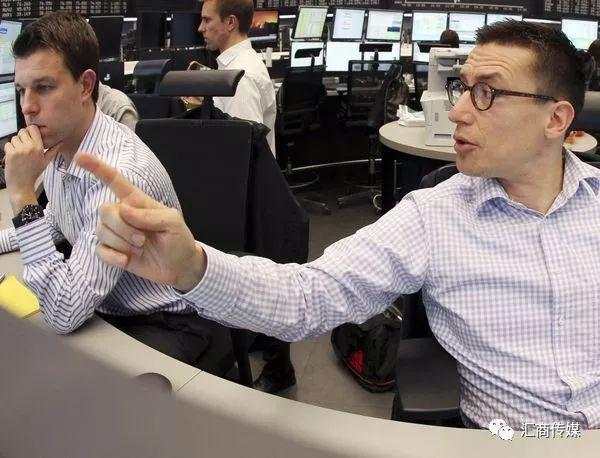 如何选择顶级外汇经纪商来赚钱？8点必看提示