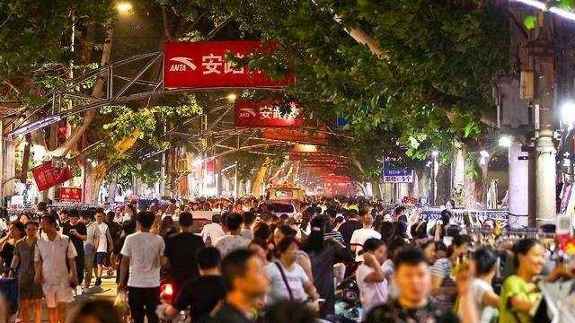 地摊经济火了？！