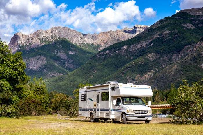 2 Top Travel Stocks to Buy Now