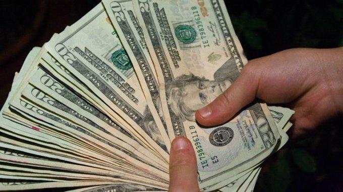 【热点追踪】600美元失业救济金要没了，疫情还在恶化，美国人该怎么办？