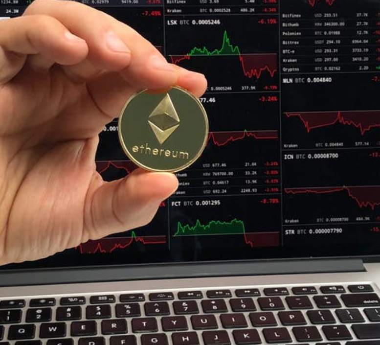 黄金深v过后看震荡，原油在憋大招