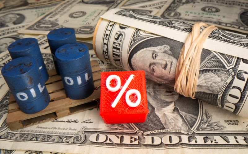 Oil prices rise on U.S. stimulus hopes, weaker U.S. dollar