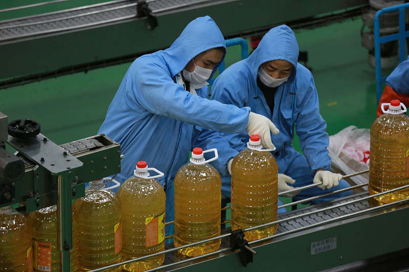 先锋期货 | 期市涨多跌少，豆油领涨商品，天胶创下新高后回落！