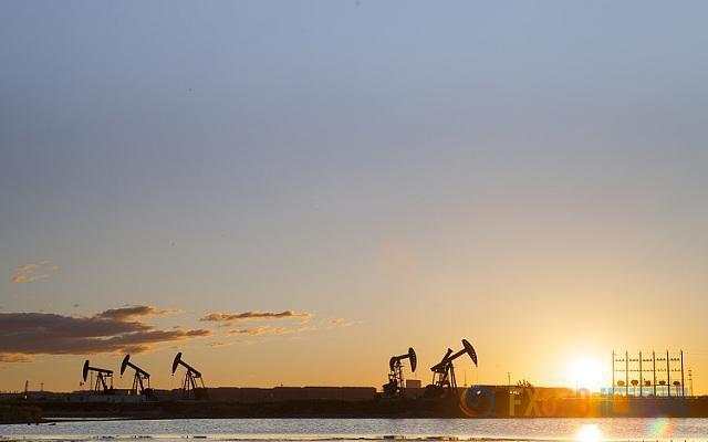 三大利空压制，油价短线下行风险加大！加元也要遭殃，两月内恐暴跌逾350点