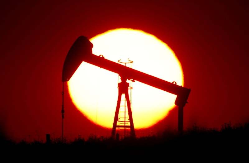 Oil prices fall on U.S. inventory build, increasing pandemic fears