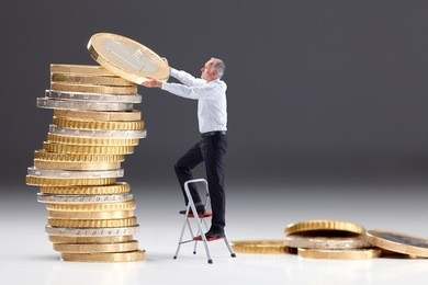 卢秋悦：股票和黄金哪一个更适合当前投资？