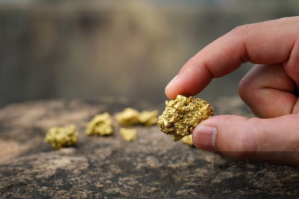 黄金1792上方强势上涨，原油等区间破位