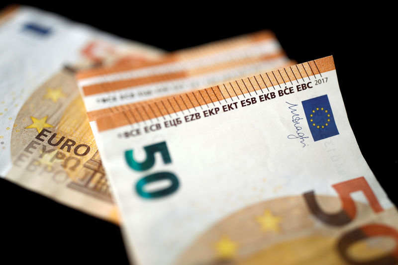 Forex - Euro Climbs on EU Recovery Fund Optimism