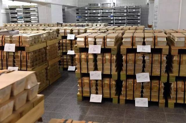 为什么那么多国家把黄金存放在美国？