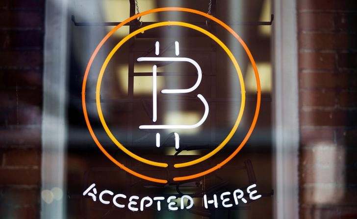 Bitcoin chìm trong sắc đỏ, giảm 10%
