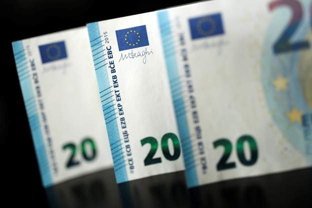 DOLLAR SUY GIẢM, EURO TĂNG TRƯỚC CUỘC HỌP ECB