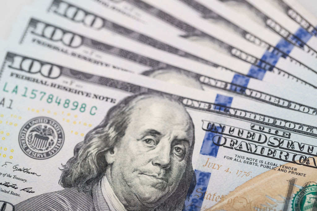 [BREAKING] Dollar Eases on Cautious Optimism Around U.S. Fiscal Package