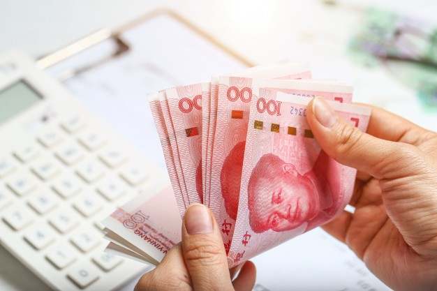 [BREAKING] Yuan Weakens Following China 3Q GDP Misses Expectations