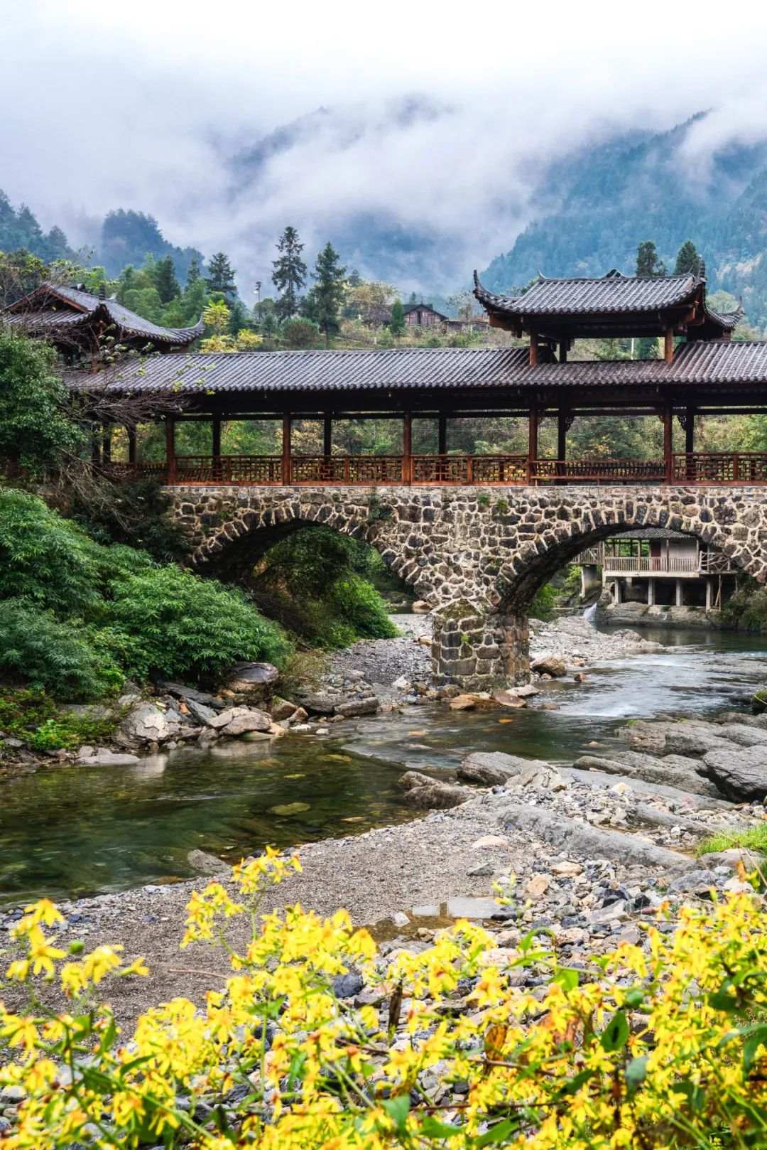 湖北“最仙”的地方,为何一身重庆味儿?