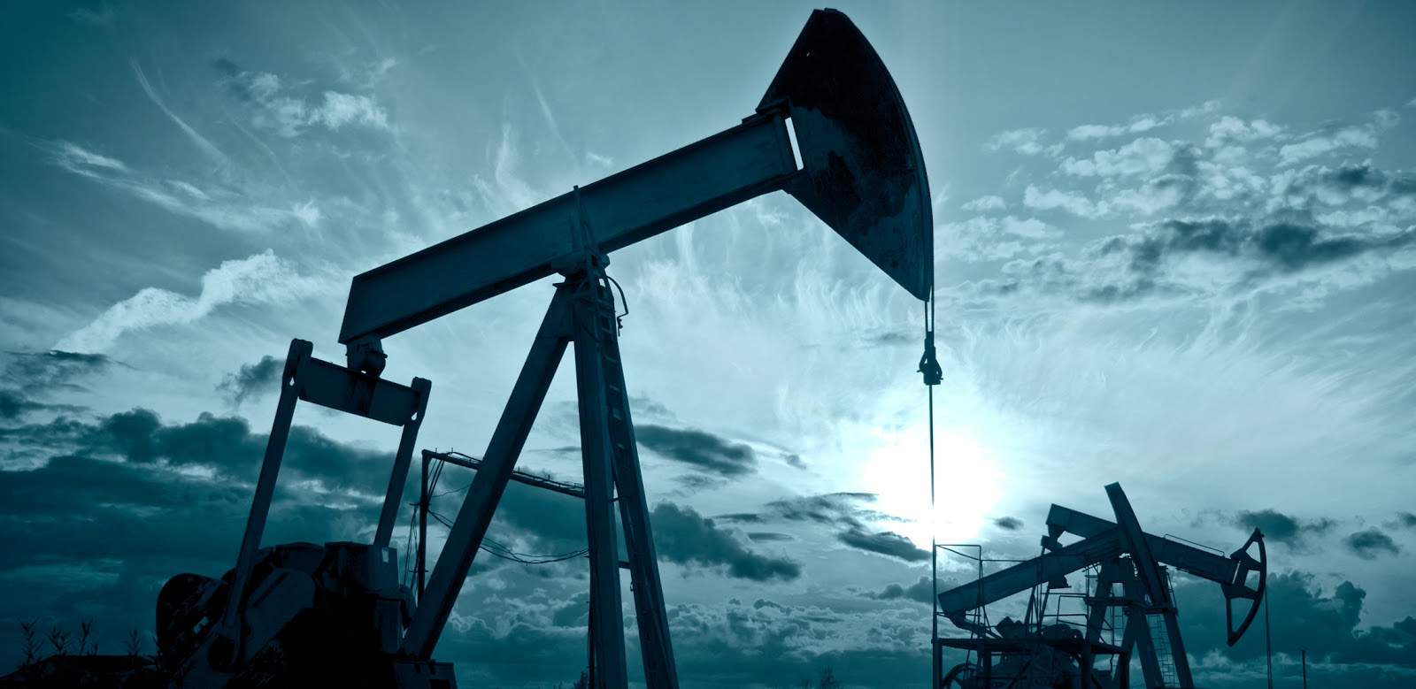 BREAKING - Oil edges higher on stimulus hopes