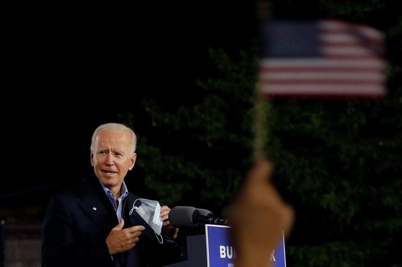 Biden lật ngược thế cờ nhờ phiếu bầu vắng mặt, Trump khởi động kiện tụng