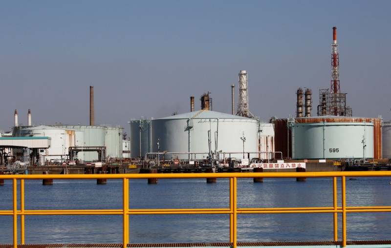 Dầu tăng giá dù có thông tin bất lợi liên quan đến gói kích thích Mỹ và OPEC