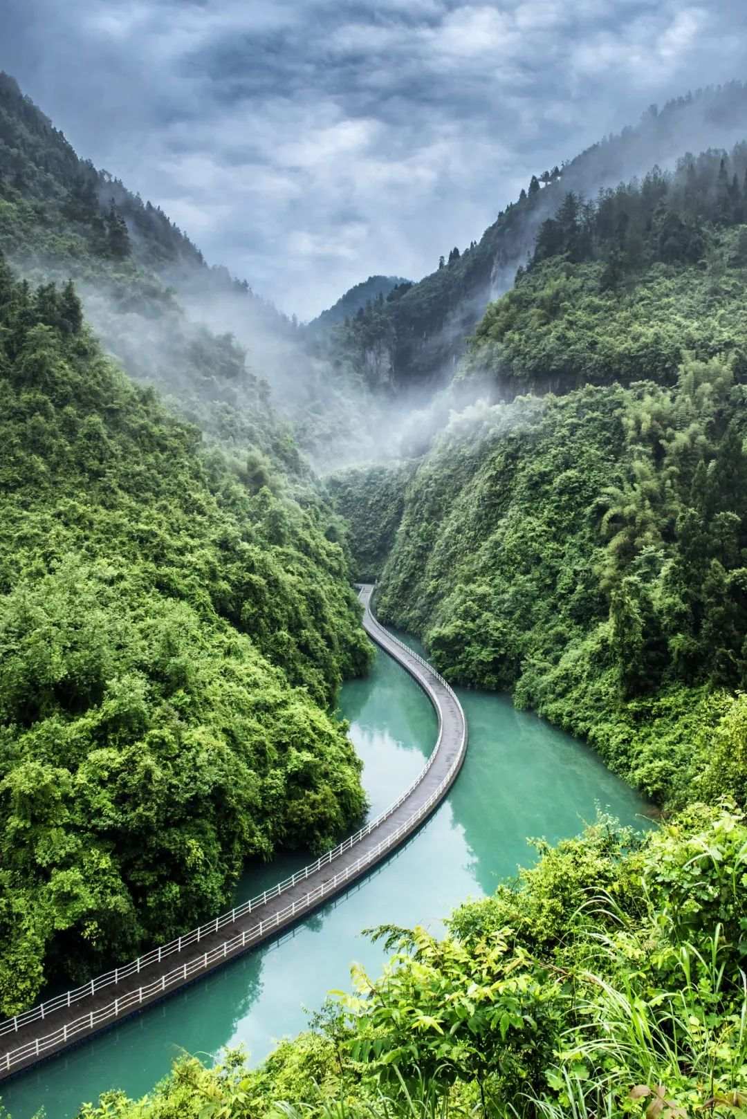 湖北“最仙”的地方，为何一身重庆味儿？